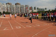 和平医院参加卫生系统运动会喜获百米冠军